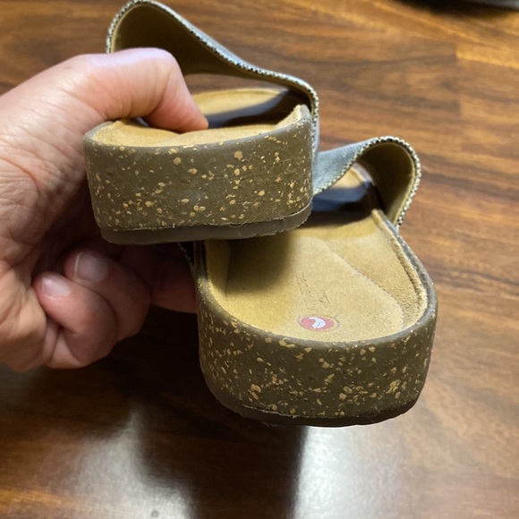 Clark's woman's US size 6 sandals, slides. Snakeskin print - Picture 6 of 8